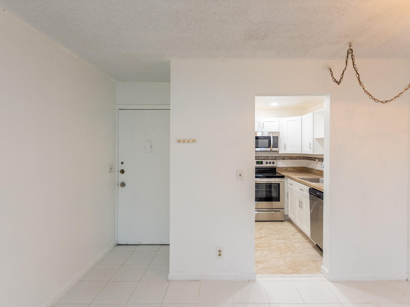 620 Northwest 13th Street, Unit 18 Boca Raton, FL 33486 - Photo 7 of 24 EntryKitchen