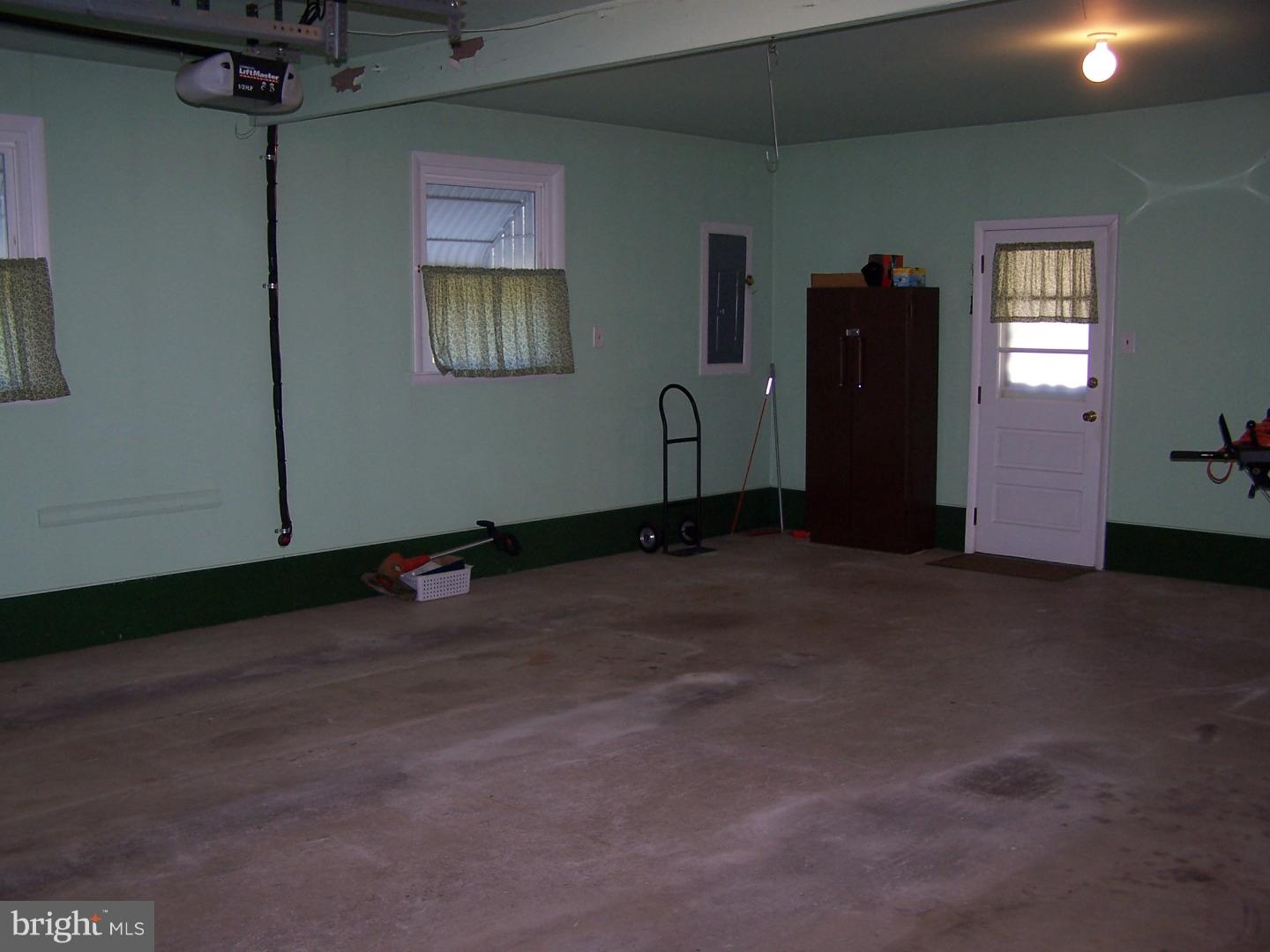 2008 Corning Road Palm, PA 18070 - Photo 15 of 18 Garage