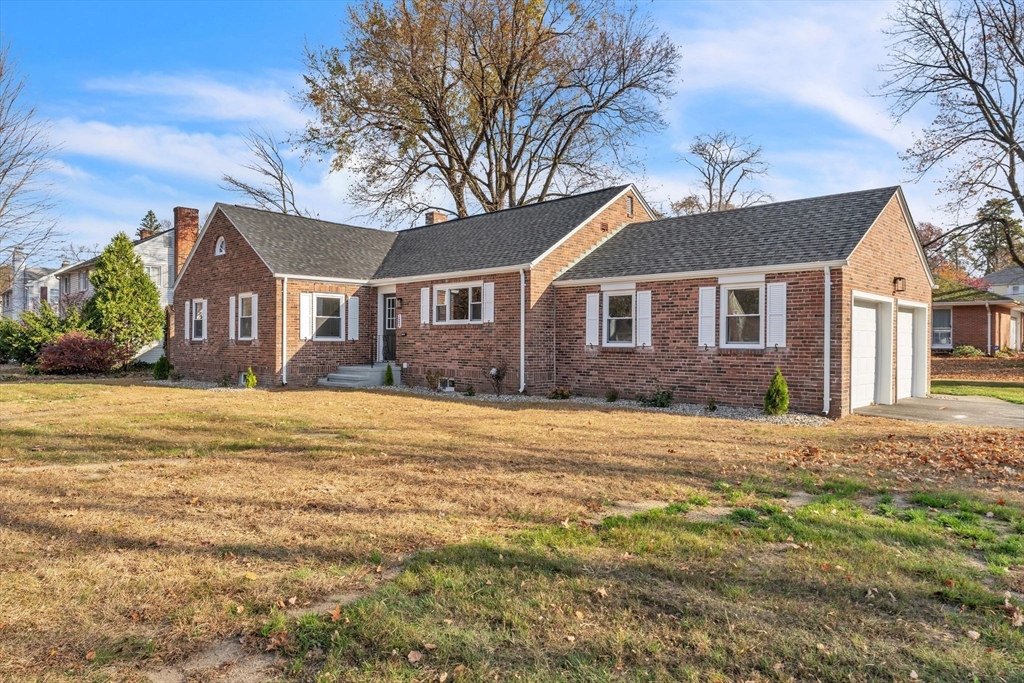127 Abbott Street Springfield, MA 01118 - Photo 1 of 34 Gallery Image 1