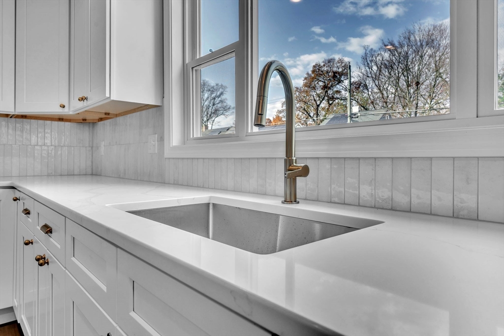 127 Abbott Street Springfield, MA 01118 - Photo 14 of 34 Gallery Image 14