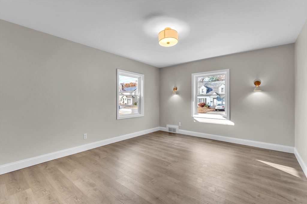 127 Abbott Street Springfield, MA 01118 - Photo 17 of 34 Gallery Image 17