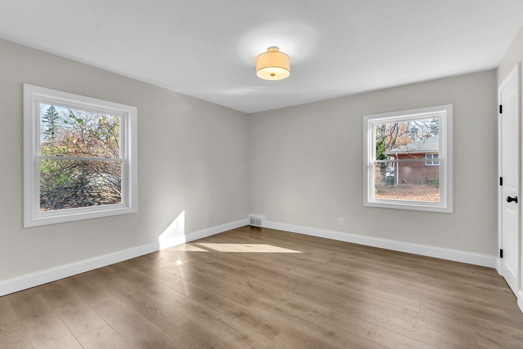 127 Abbott Street Springfield, MA 01118 - Photo 21 of 34 Gallery Image 21