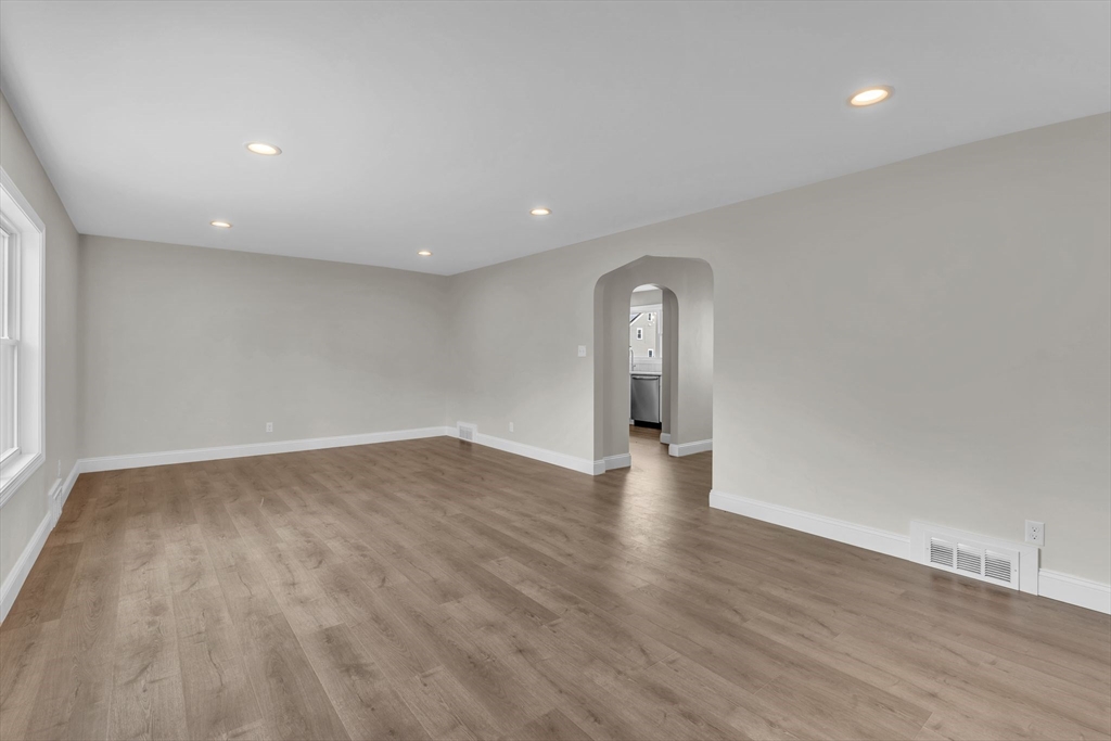 127 Abbott Street Springfield, MA 01118 - Photo 6 of 34 Gallery Image 6