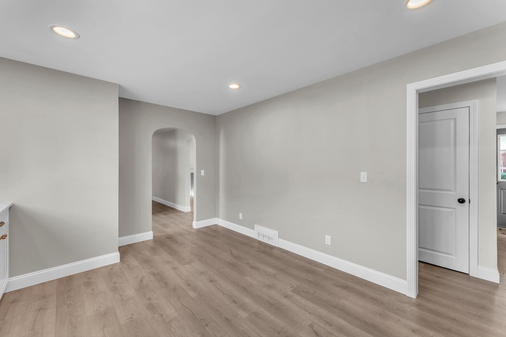 127 Abbott Street Springfield, MA 01118 - Photo 8 of 34 Gallery Image 8