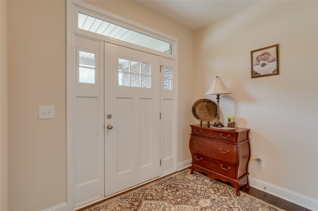 86 Angus Run Seneca, SC 29672 - Photo 6 of 43 Foyer