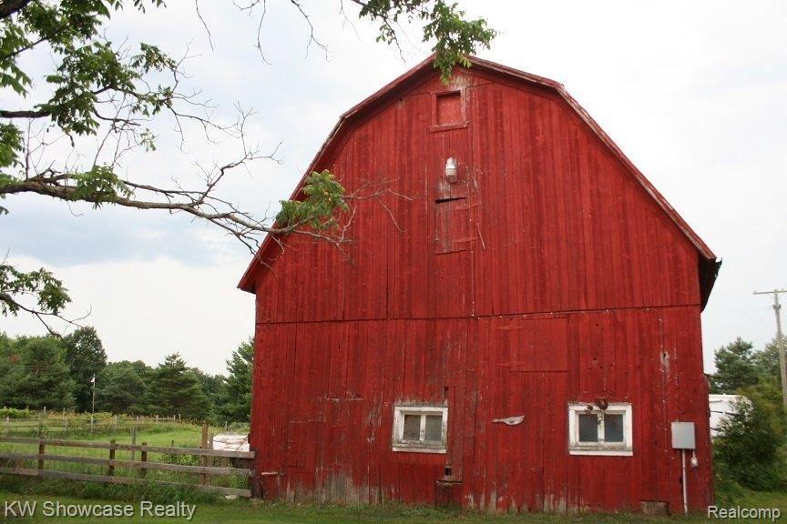 8775 Roberts Road Gregory, MI 48137 - Photo 32 of 38 Barn