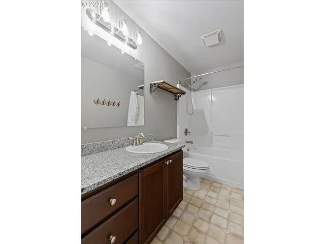 $634,999 | 7115 Northeast Benton Place, Newport, OR 97365