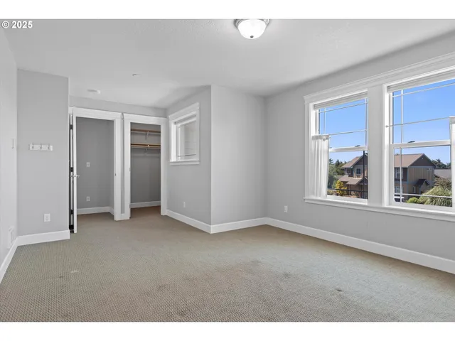 $634,999 | 7115 Northeast Benton Place, Newport, OR 97365