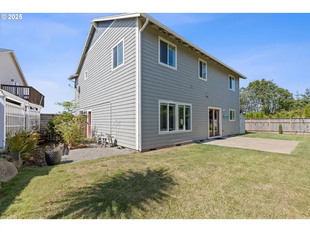 $634,999 | 7115 Northeast Benton Place, Newport, OR 97365