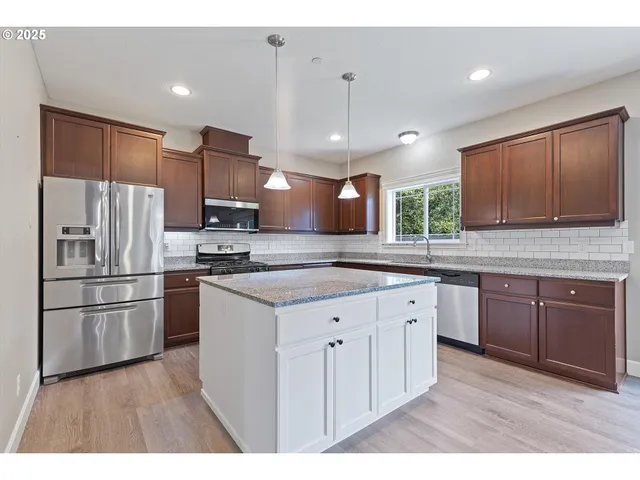 $634,999 | 7115 Northeast Benton Place, Newport, OR 97365