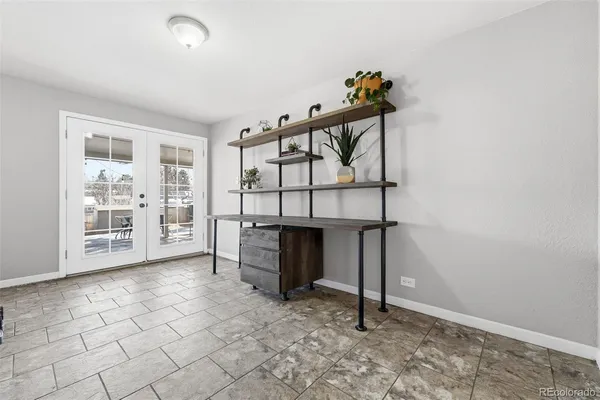 a view of entryway with furniture