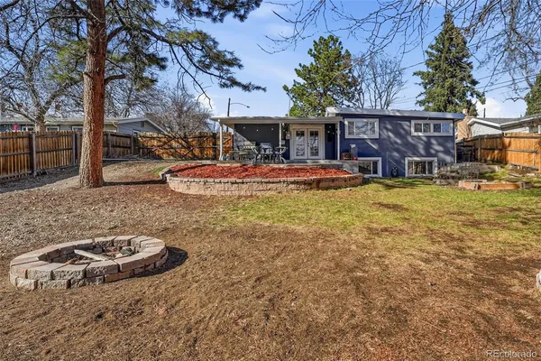a view of a house with backyard and sitting area