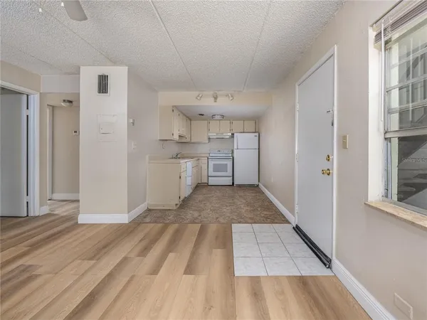 $1,375 | 5221 Bayshore Boulevard, Unit 30, Tampa, FL 33611