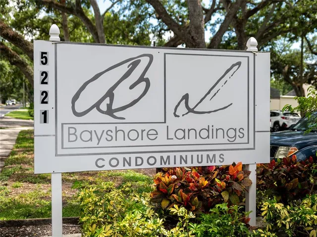 $1,375 | 5221 Bayshore Boulevard, Unit 30, Tampa, FL 33611