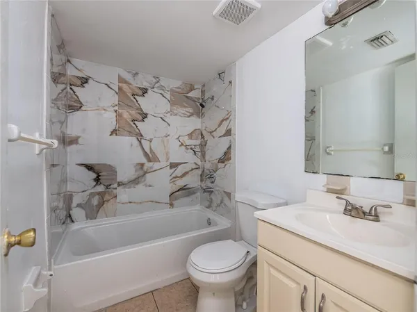 $1,375 | 5221 Bayshore Boulevard, Unit 30, Tampa, FL 33611