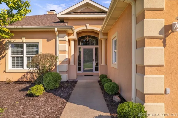 $515,000 | 36 Via Da Contro, Sunrise Beach, MO 65079