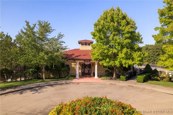 $515,000 | 36 Via Da Contro, Sunrise Beach, MO 65079