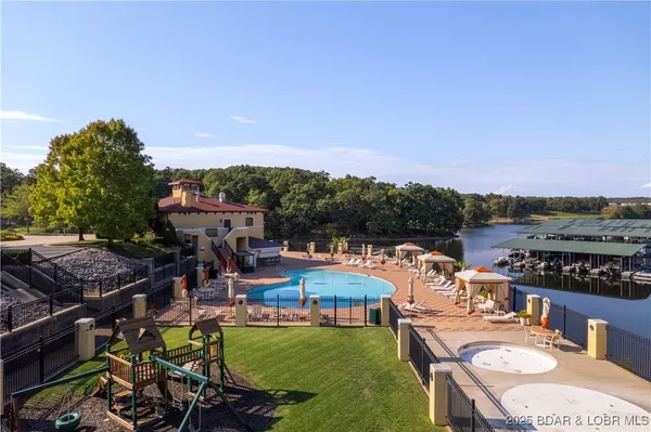 $515,000 | 36 Via Da Contro, Sunrise Beach, MO 65079