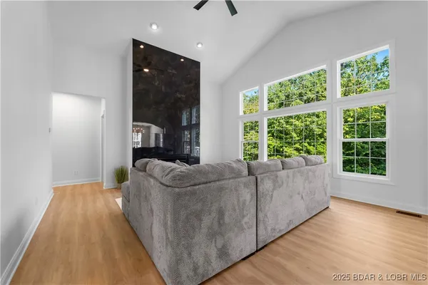$515,000 | 36 Via Da Contro, Sunrise Beach, MO 65079