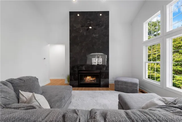 $550,000 | 36 Via Da Contro, Sunrise Beach, MO 65079