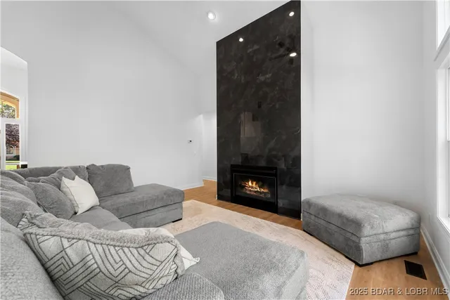 $550,000 | 36 Via Da Contro, Sunrise Beach, MO 65079