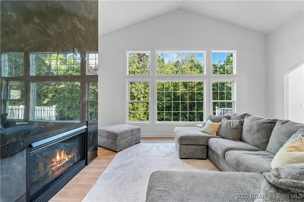 $515,000 | 36 Via Da Contro, Sunrise Beach, MO 65079