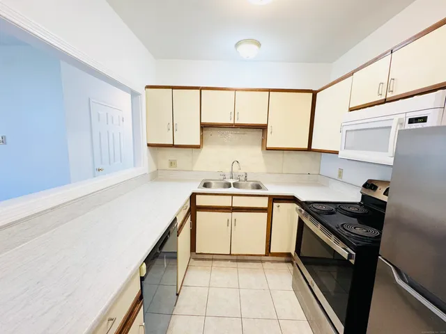 $144,900 | 107 Niles Hill Road, Unit A, New London, CT 06320