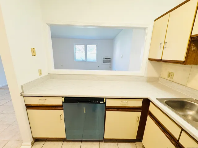 $144,900 | 107 Niles Hill Road, Unit A, New London, CT 06320