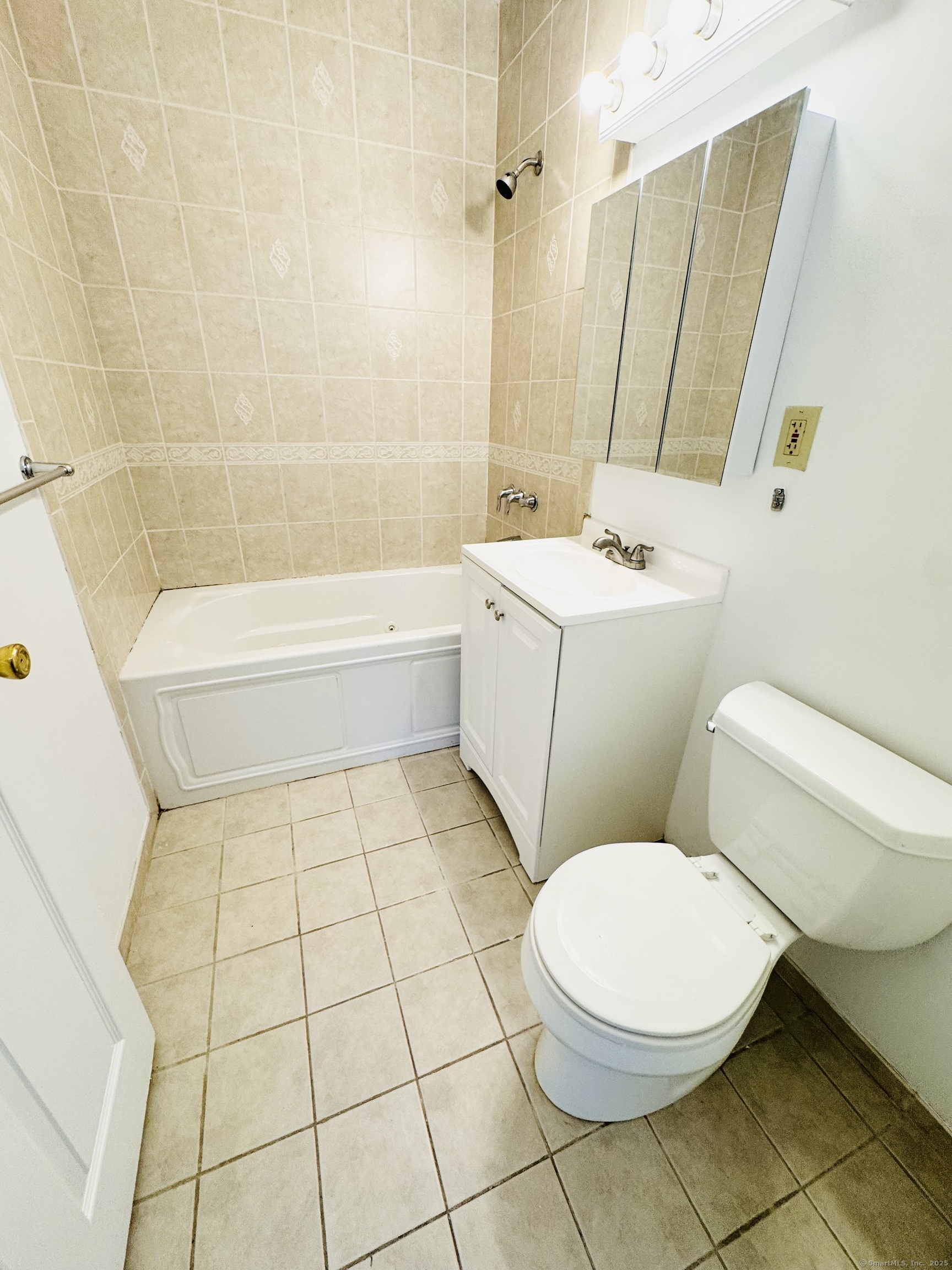 107 Niles Hill Road, Unit A New London, CT 06320 - Photo 10 of 22 a bathroom with a toilet a sink and a bathtub