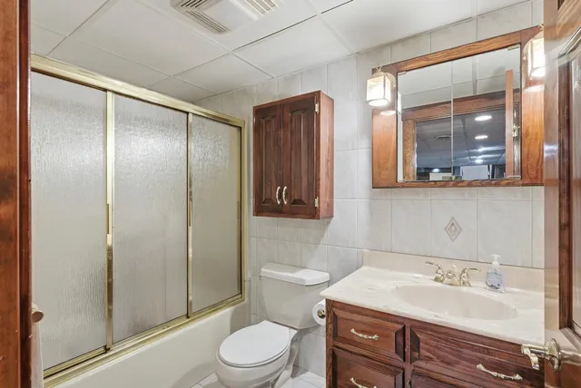 $195,000 | 1030 South 21st Street, Manitowoc, WI 54220