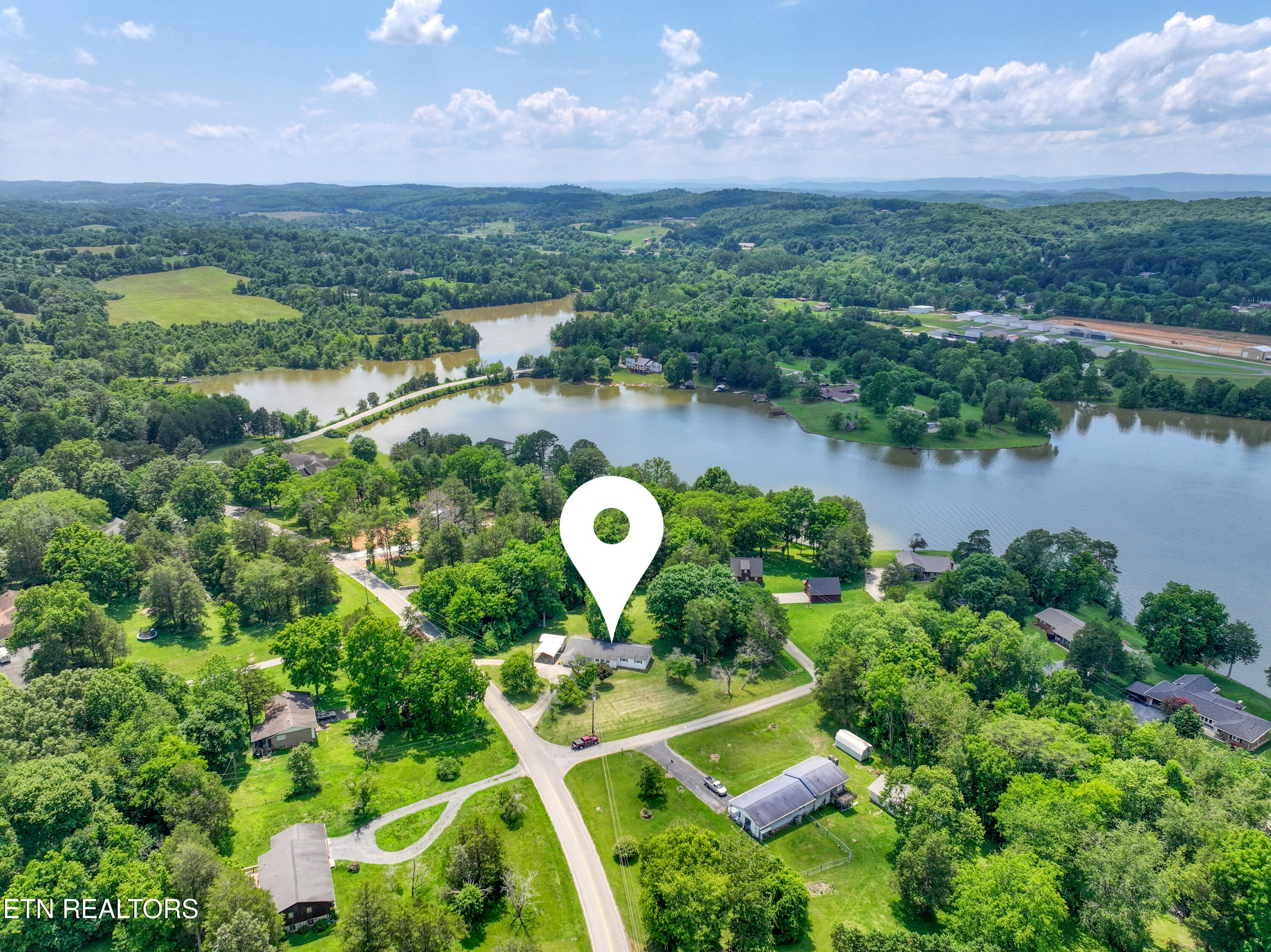 307 Anglers Cove Road Kingston, TN 37763 - Photo 3 of 44 DJI_20260611151012_0062_D_99_Original
