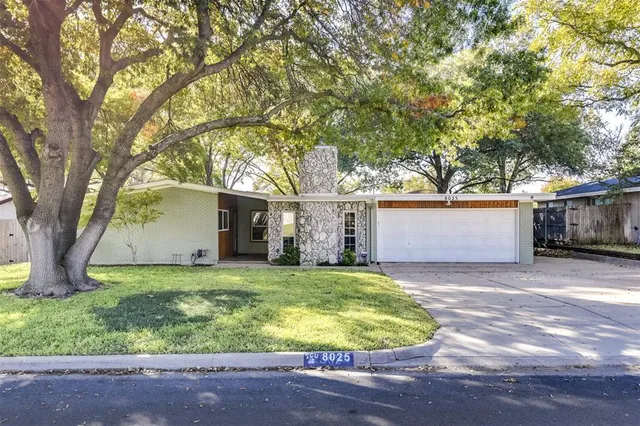 $337,500 | 8025 Redwood Drive, Benbrook, TX 76116