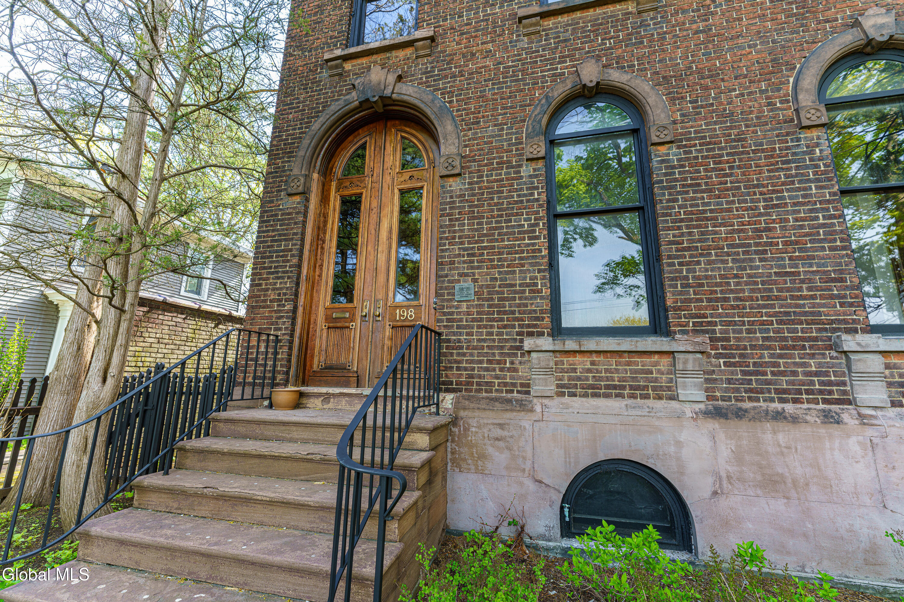 198 9th Street Troy, NY 12180 - Photo 4 of 45 0 Front 4