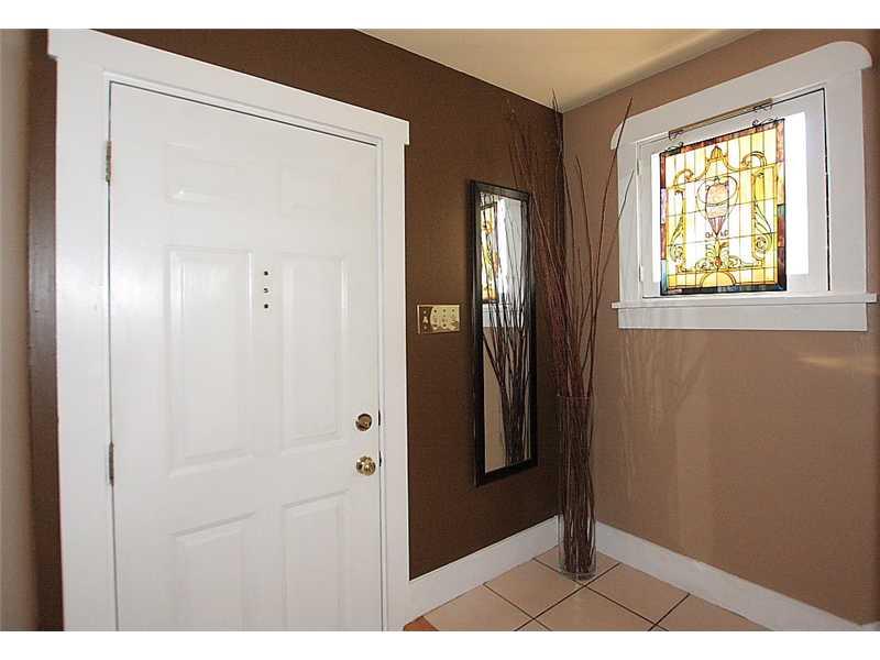 1211 Mcneilly Road Pittsburgh, PA 15216 - Photo 4 of 20 Entry/Foyer.