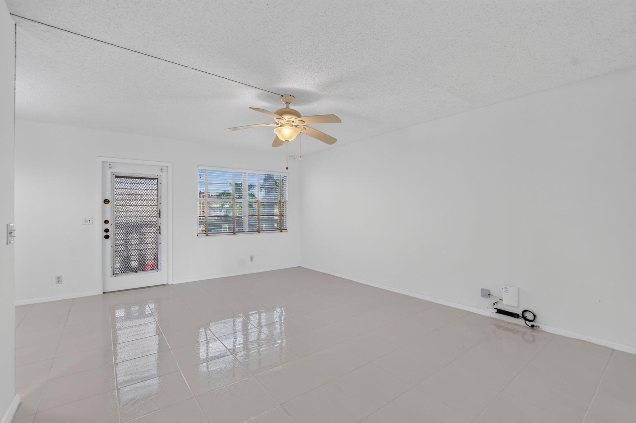 3010 Guildford East Boca Raton, FL 33434 - Photo 11 of 45 Living Area