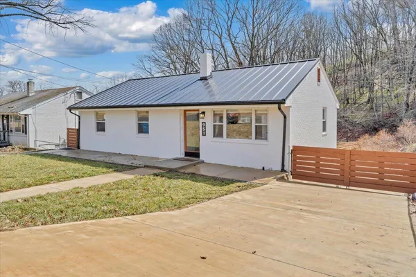 $299,850 | 951 Hartsook Boulevard Southeast, Roanoke, VA 24014