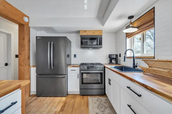 $299,850 | 951 Hartsook Boulevard Southeast, Roanoke, VA 24014