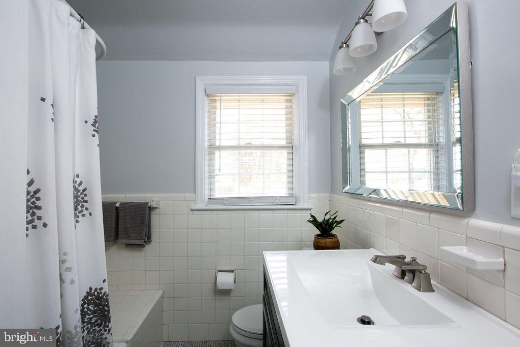 805 Dover Road Wynnewood, PA 19096 - Photo 24 of 34 full bathroom
