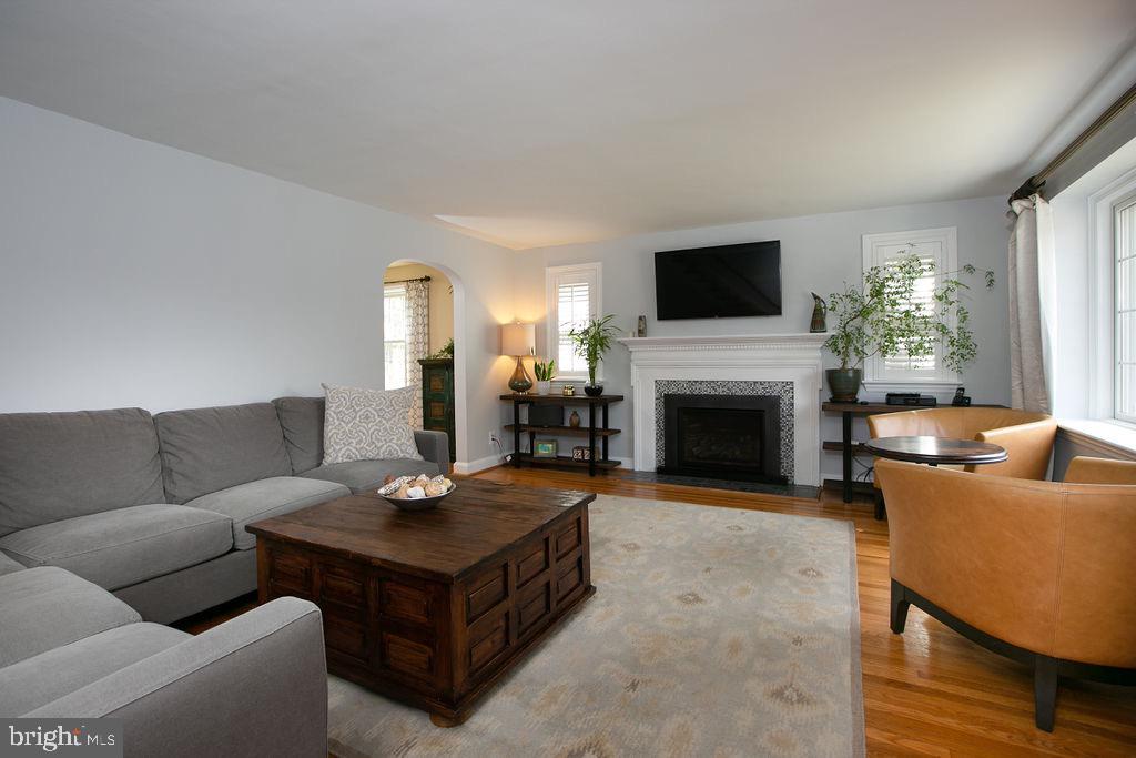 805 Dover Road Wynnewood, PA 19096 - Photo 4 of 34 living room