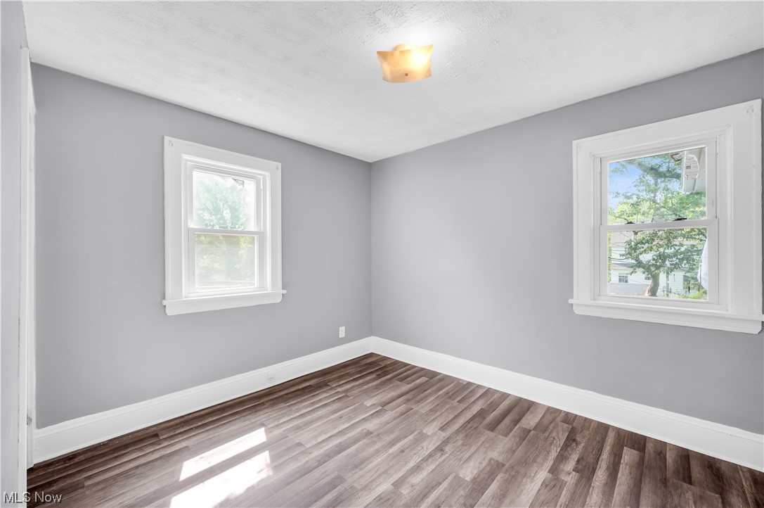 3394 Hartwood Road Cleveland, OH 44112 - Photo 16 of 32