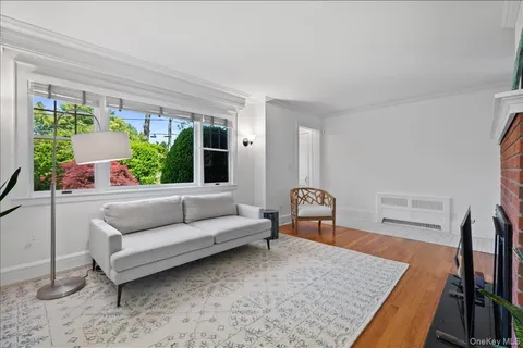 $989,000 | 367 Old Mamaroneck Road, White Plains, NY 10605