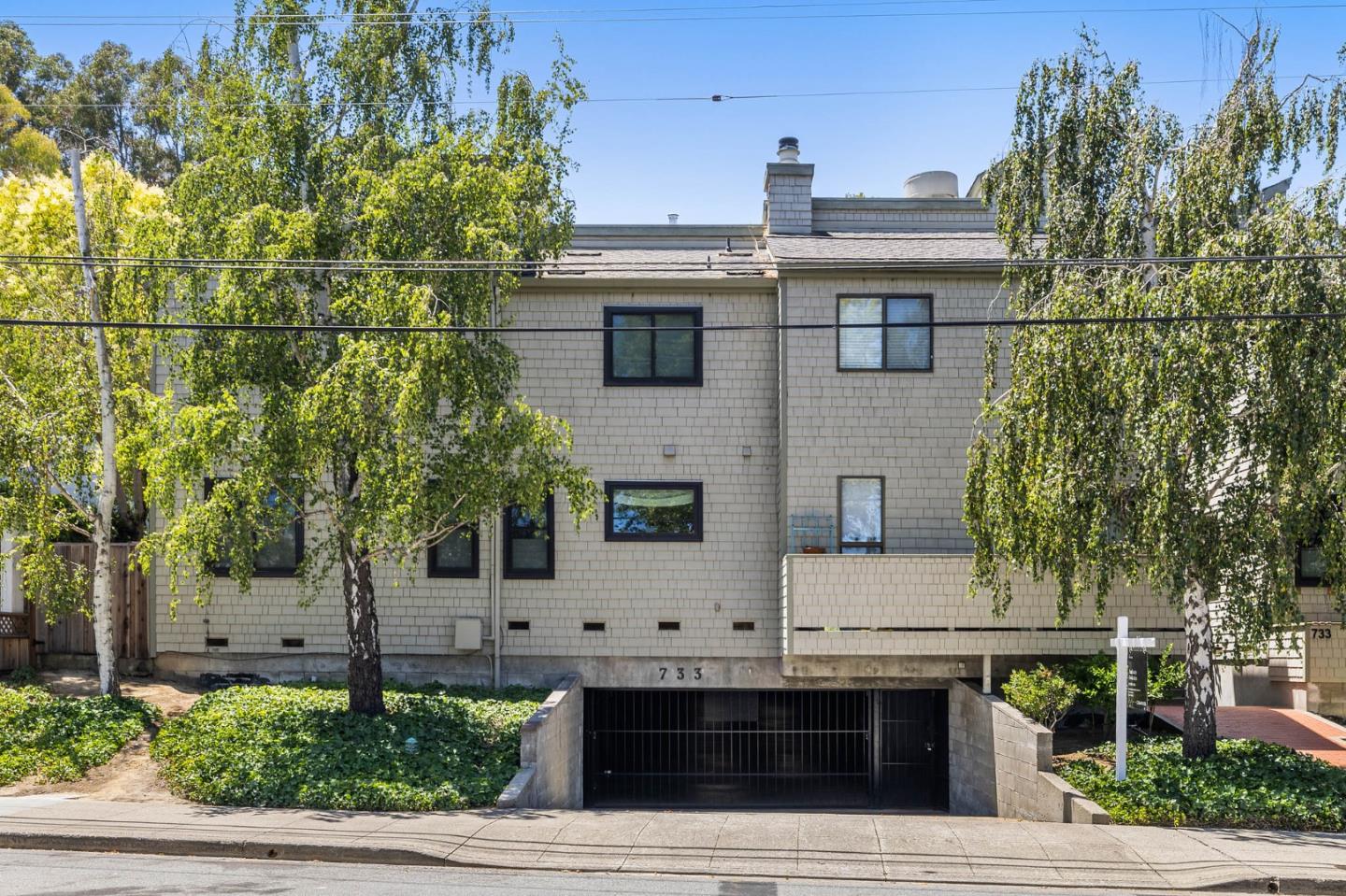 733 Fairfield Road, Unit 4 Burlingame, CA 94010 - Photo 2 of 51 Gallery Image 2