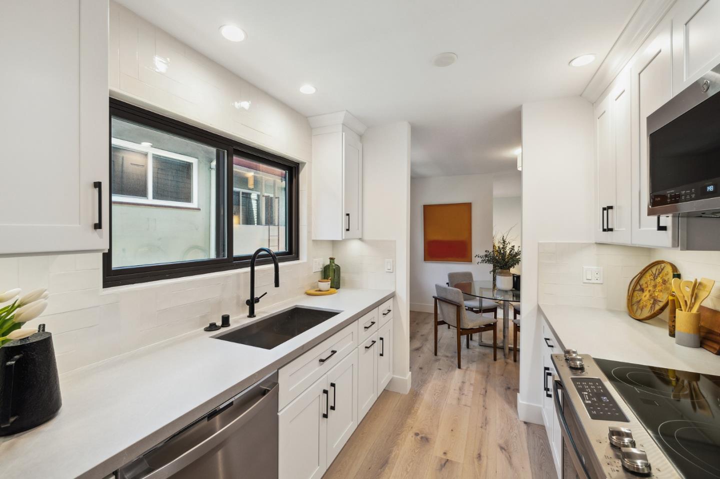 733 Fairfield Road, Unit 4 Burlingame, CA 94010 - Photo 23 of 51 Gallery Image 23