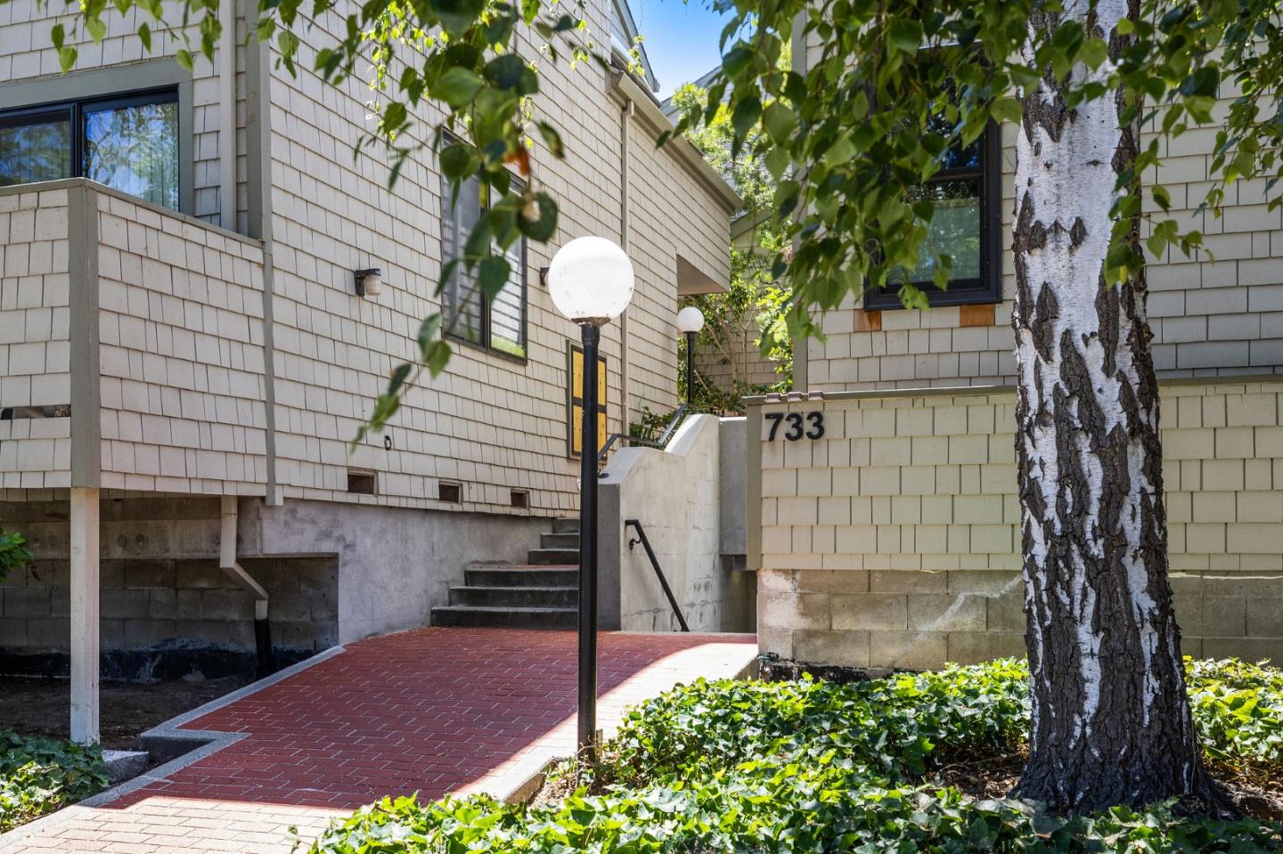 733 Fairfield Road, Unit 4 Burlingame, CA 94010 - Photo 5 of 51 Gallery Image 5