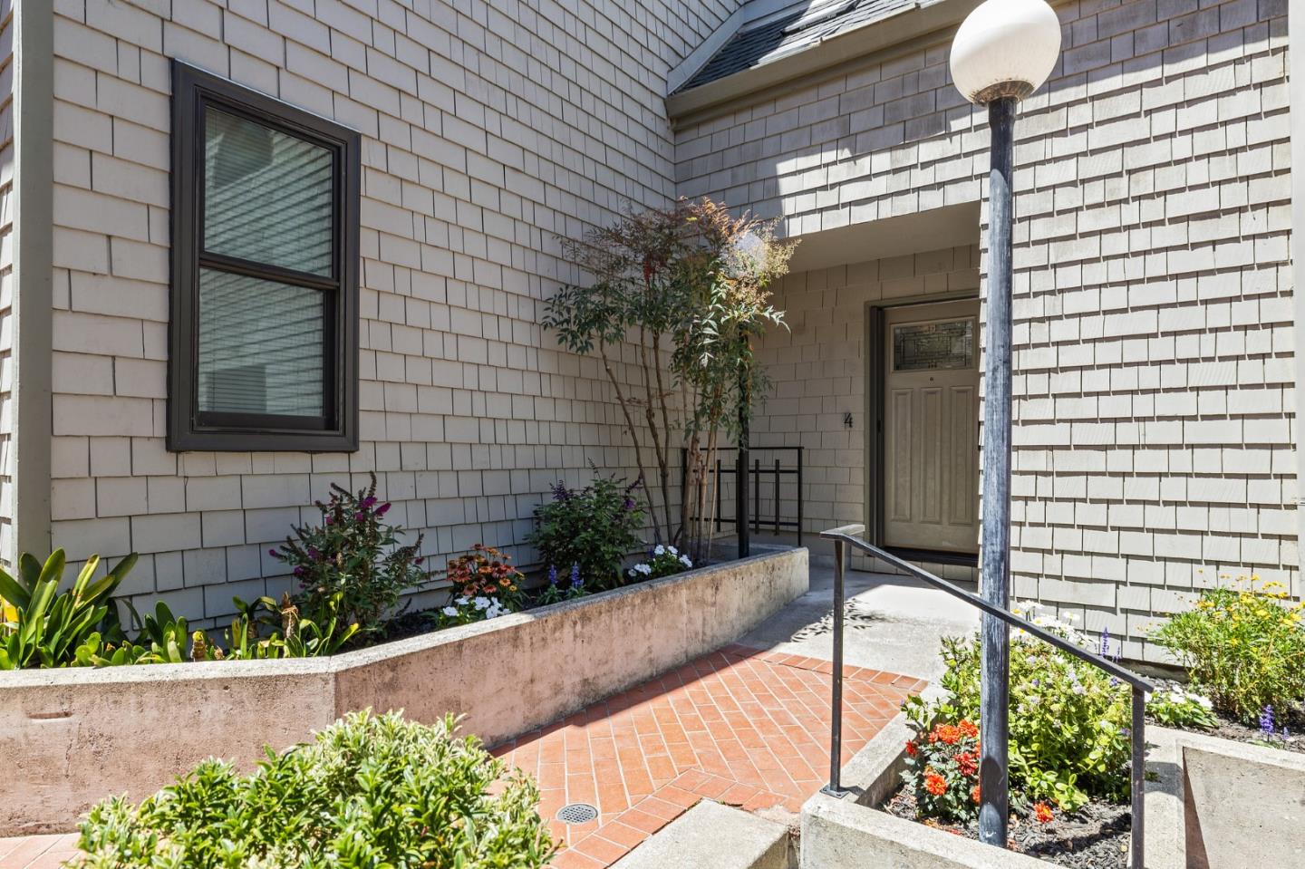 733 Fairfield Road, Unit 4 Burlingame, CA 94010 - Photo 8 of 51 Gallery Image 8