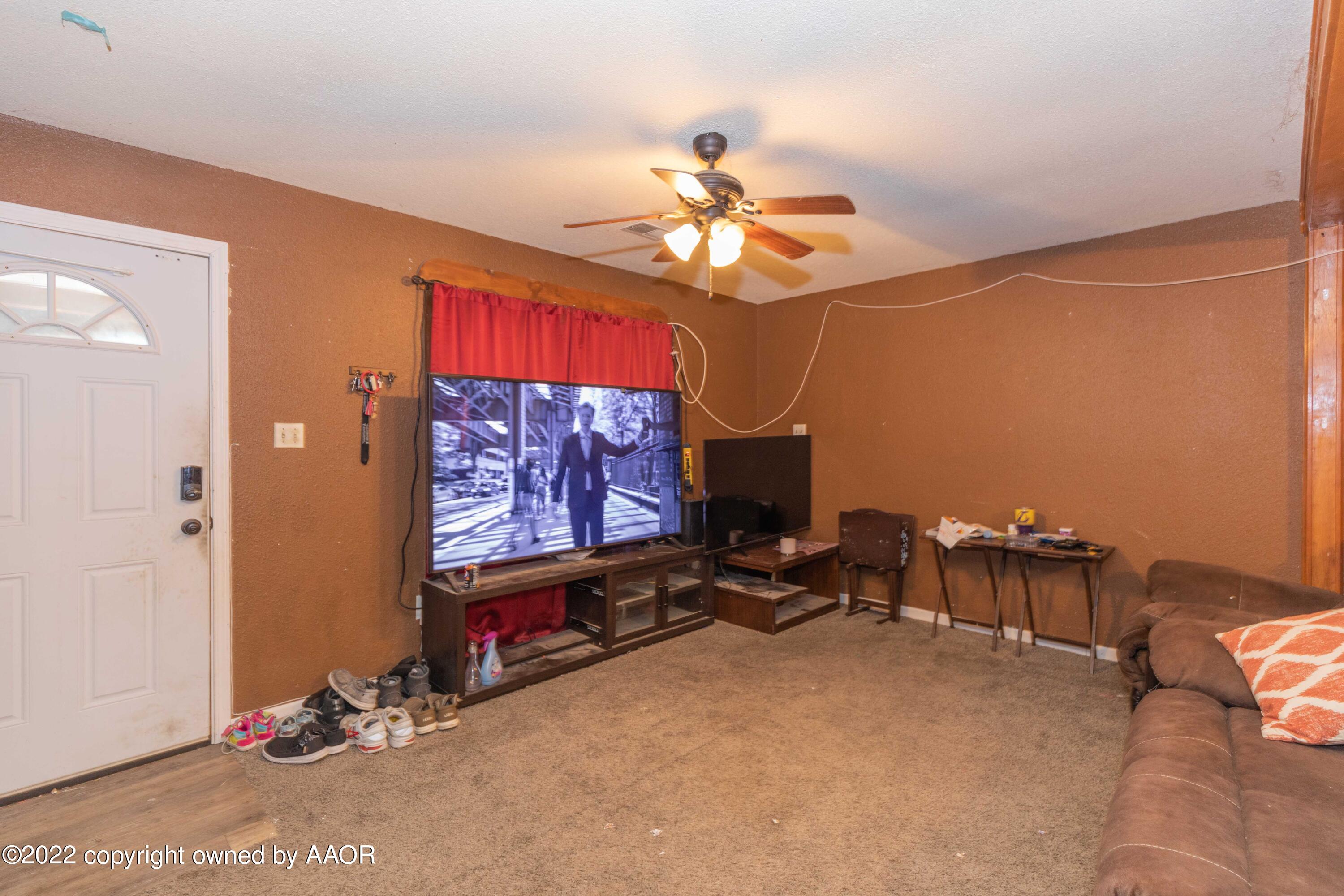 4633 South Hughes Street Amarillo, TX 79110 - Photo 19 of 23 a view of workspace with windows