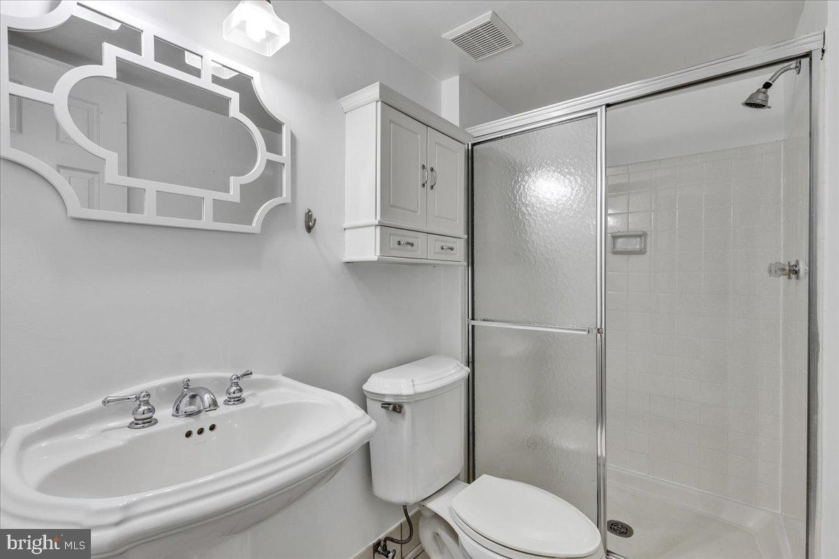 1901 North Adams Street, Unit B Arlington, VA 22201 - Photo 20 of 23