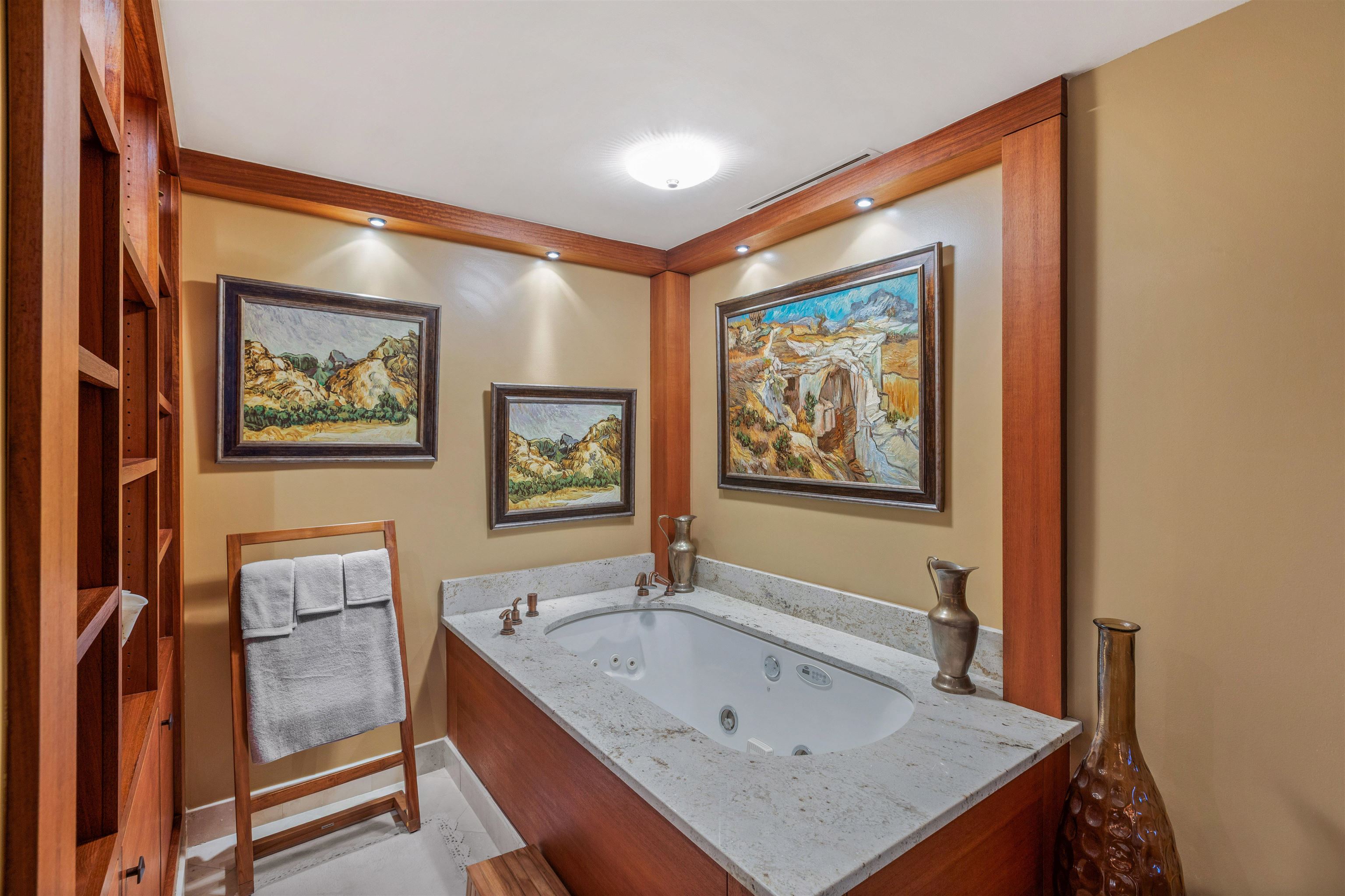 655 Riverside Drive, Unit 1208 Memphis, TN 38103 - Photo 19 of 29 Full bath featuring a whirlpool tub