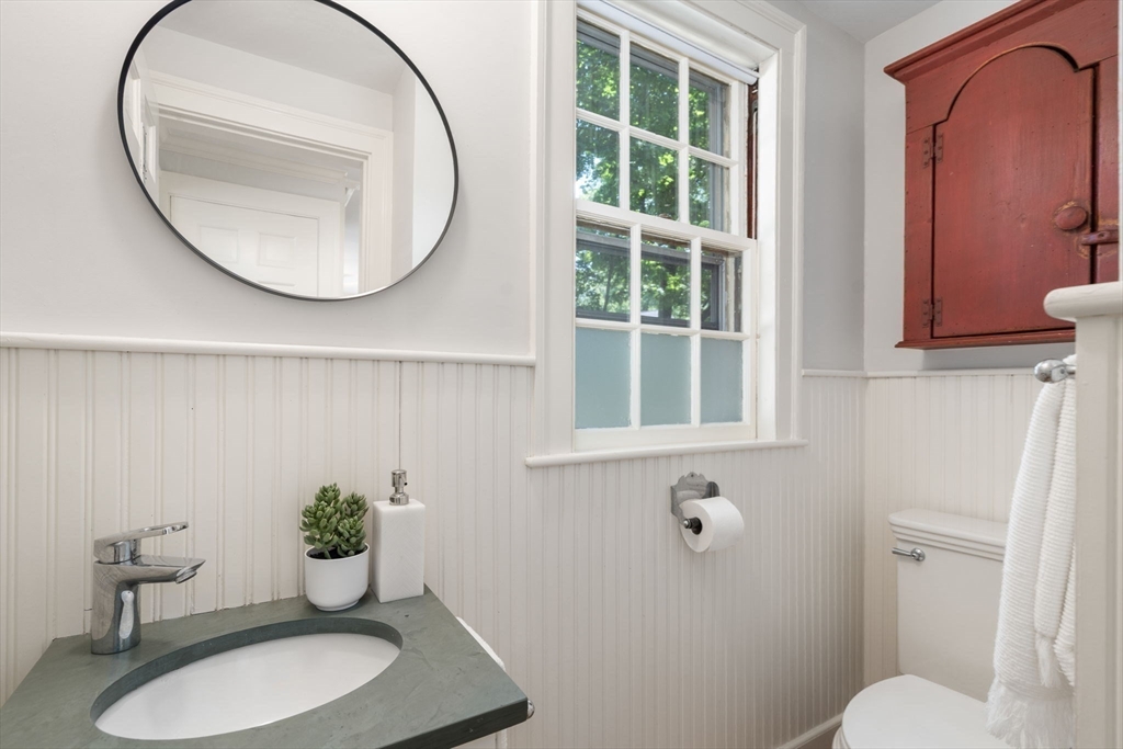 41 Locust Avenue Lexington, MA 02421 - Photo 16 of 34