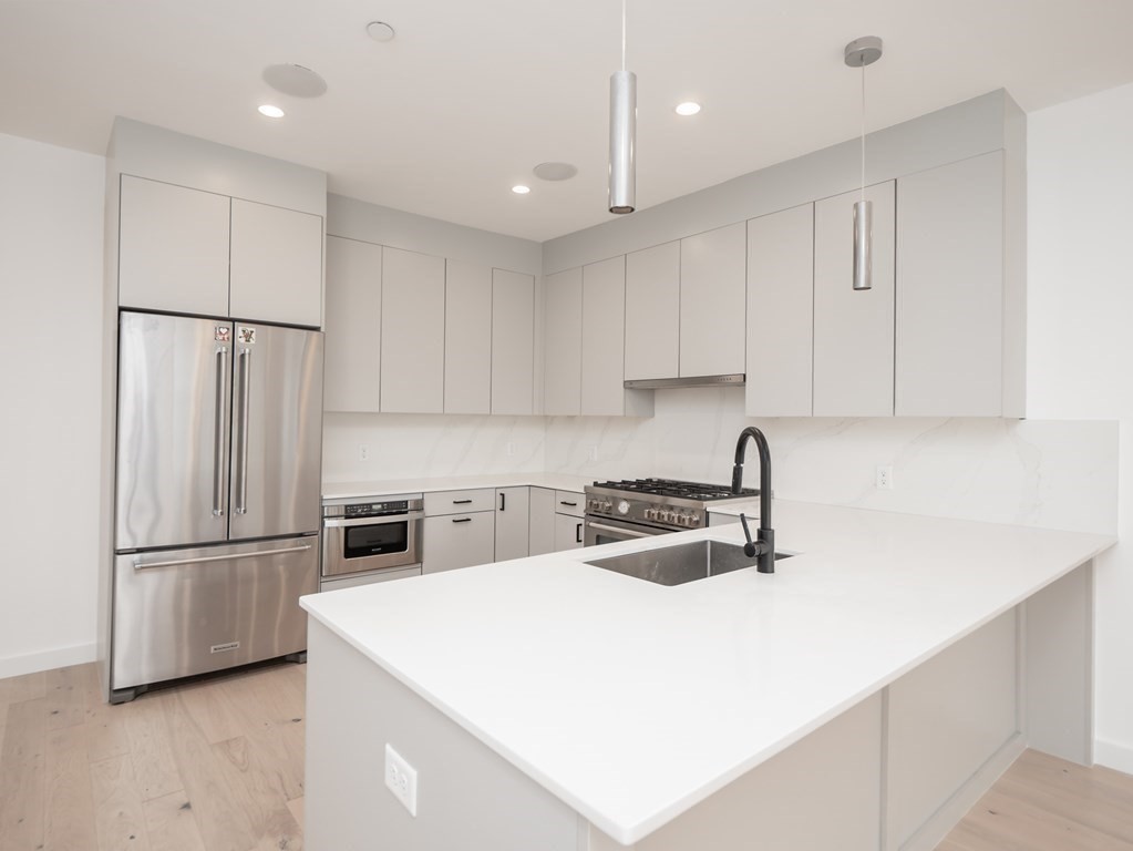 340 West 2nd Street, Unit 9 Boston, MA 02127 - Photo 11 of 36